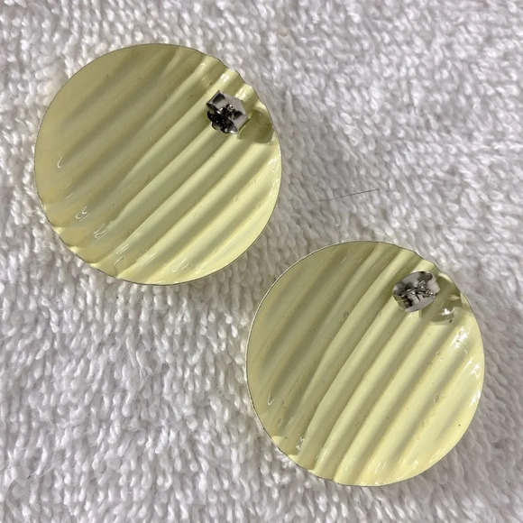 Vintage Pastel Yellow Painted  Textured Metal Round Clip On Earrings - Picture 2 of 8